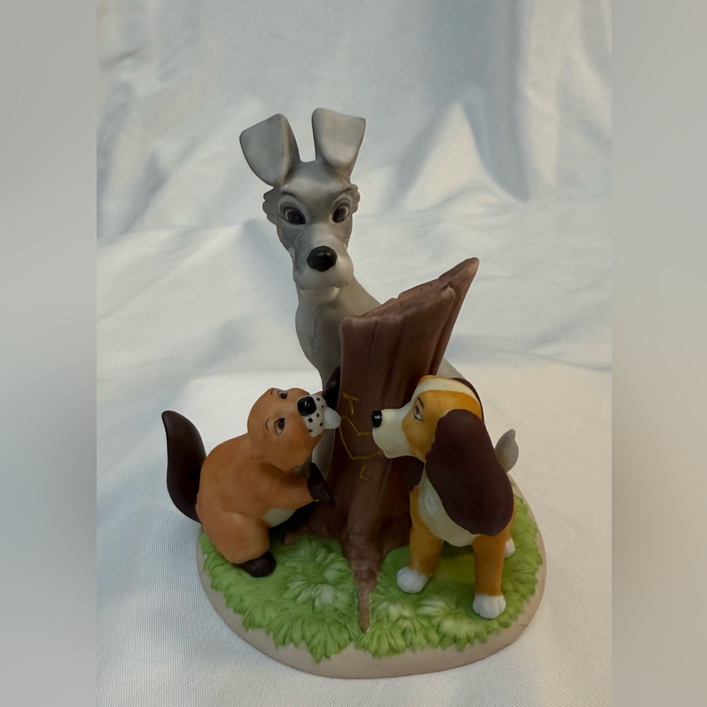 Disney Lady and The Tramp Limited Edition Collectible Figurine #11,383/15,000.